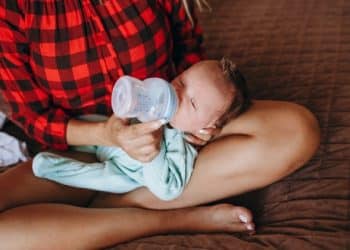 Hranirea bebelusului cu formula atunci cand nu poti da lapte matern