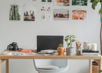 Stresat la birou? Iată cum poți decora astfel încât să te simți mai relaxat când lucrezi!