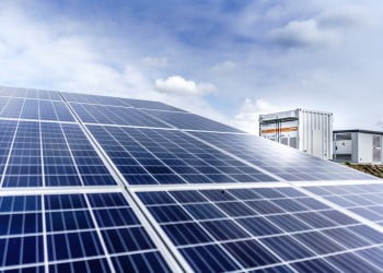 Sistemele fotovoltaice: O privire profundă asupra panourilor, invertoarelor și bateriilor