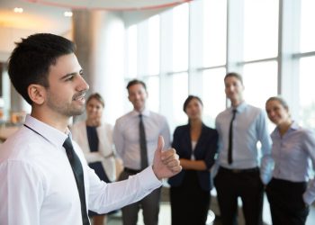 Transformă-te din urmăritor în lider: ghidul tău pas cu pas pentru a inspira și a conduce