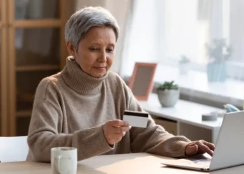 În ce zile intră pensiile, alocațiile și bursele în februarie? Care pensionari iau bani în plus?