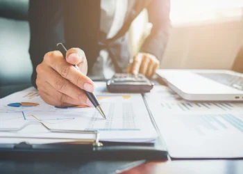 Taxe majorate cu 40 la sută. Românii, invitați să-și dea cu părerea
