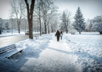 Val de ger de -20 de grade în România. Nici zăpada nu se va lăsa mult așteptată
