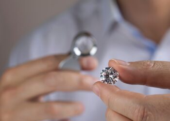 Diamant de laborator sau natural? 5 întrebări care te ajută să alegi