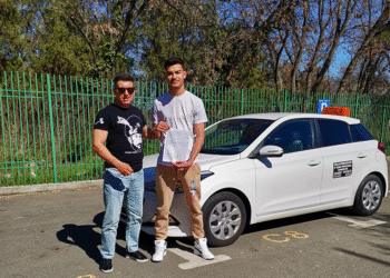 Ce trebuie să știi înainte să te înscrii la școala de șoferi: Ghidul începătorului, pas cu pas