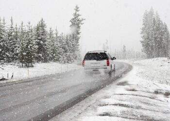 Prognoza meteo, 24 noiembrie. Începutul de săptămână aduce vreme capricioasă. Ploile pun stăpânire pe mai multe județe