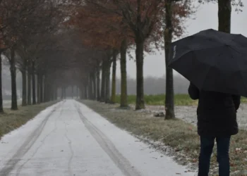 Prognoza meteo, 7 decembrie. Vreme mohorâtă în a doua zi de weekend. Ploile trecătoare apar izolat