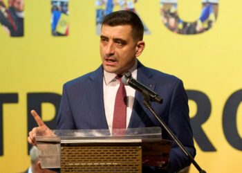 AUR atacă în instanță creșterea taxelor locale în Capitală. Cerere de suspendare la Tribunalul București