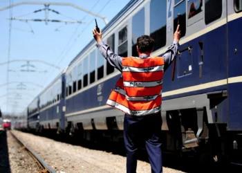 Cum obții despăgubiri pentru trenurile întârziate. Ce sume sunt prevăzute de lege  