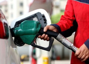 Vacanță mai ieftină de 1 Mai: Rompetrol scade prețul benzinei