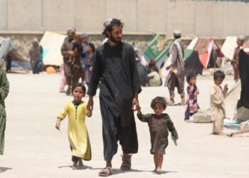 Își vând copiii ca să supraviețuiască: Alegerile imposibile din Afganistan!