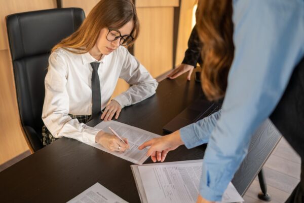 Contractul individual de muncă: ce conține și ce se negociază