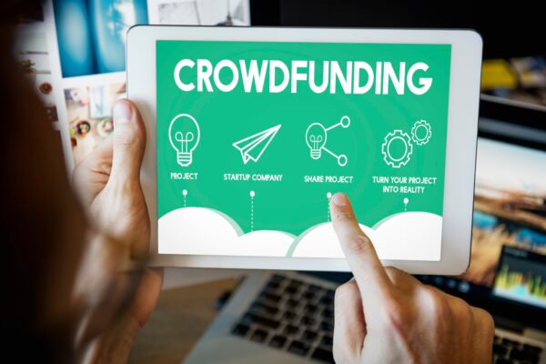 Crowdfunding pentru proiecte: cum funcționează și când merită să-l folosești