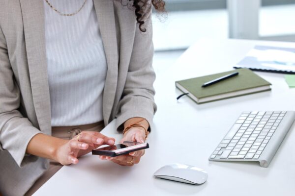 Telefon de serviciu: criterii de alegere