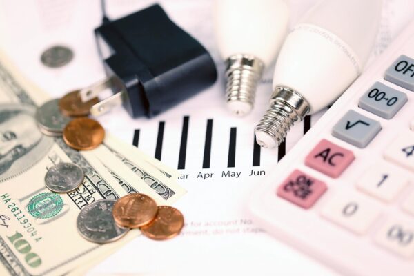 Prețurile la energie: ce se schimbă pentru consumatori și firme