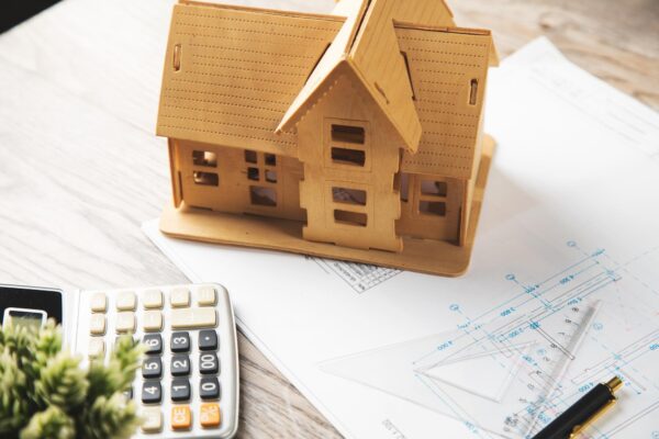 Impozit pe clădiri și terenuri: cum se calculează