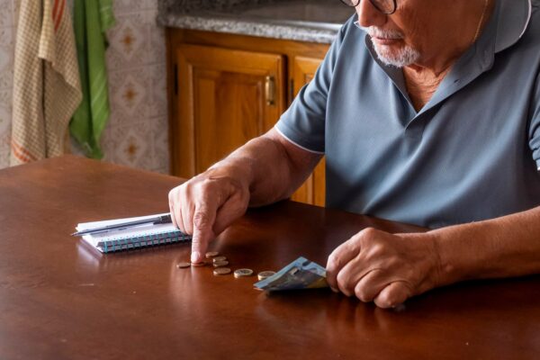 Cum economisești când salariul abia acoperă cheltuielile