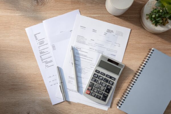 Factoring și finanțarea creanțelor: cum transformi facturile în numerar