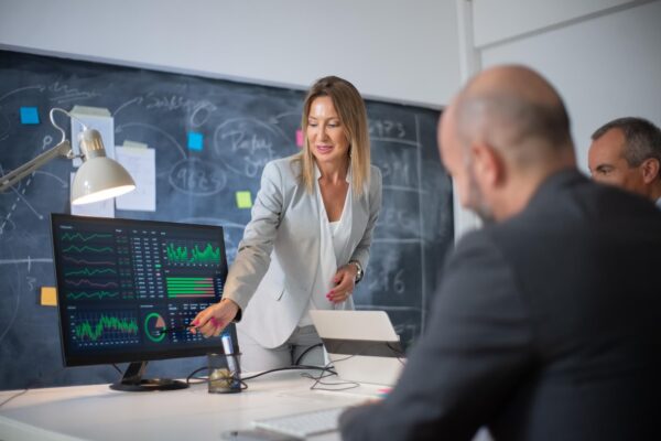 Date în mai multe aplicații: cum obții o imagine unitară asupra afacerii