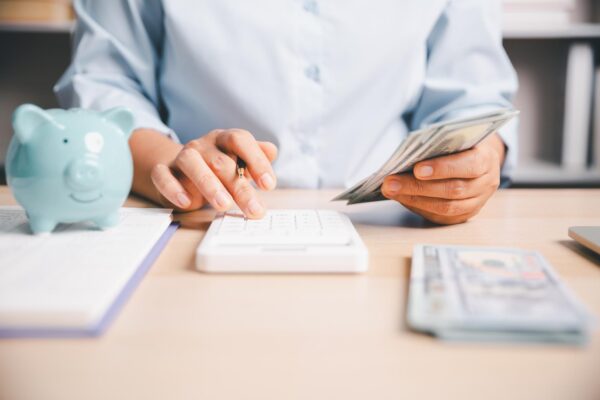Depozit bancar sau cont de economii: ce alegi în funcție de accesul la bani